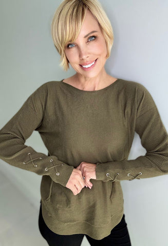 Sweater W Sleeve Detail and Pockets in Olive