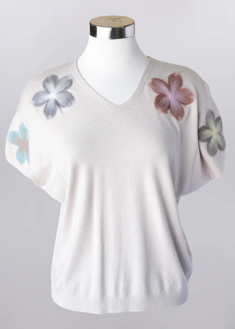 Short Sleeve Pullover Sweater w Flower Detail in Tan