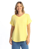 GARMENT DYED DOUBLE GAUZE V-NECK SHORT-SLEEVE TOP W CURVED HEM in Lemon